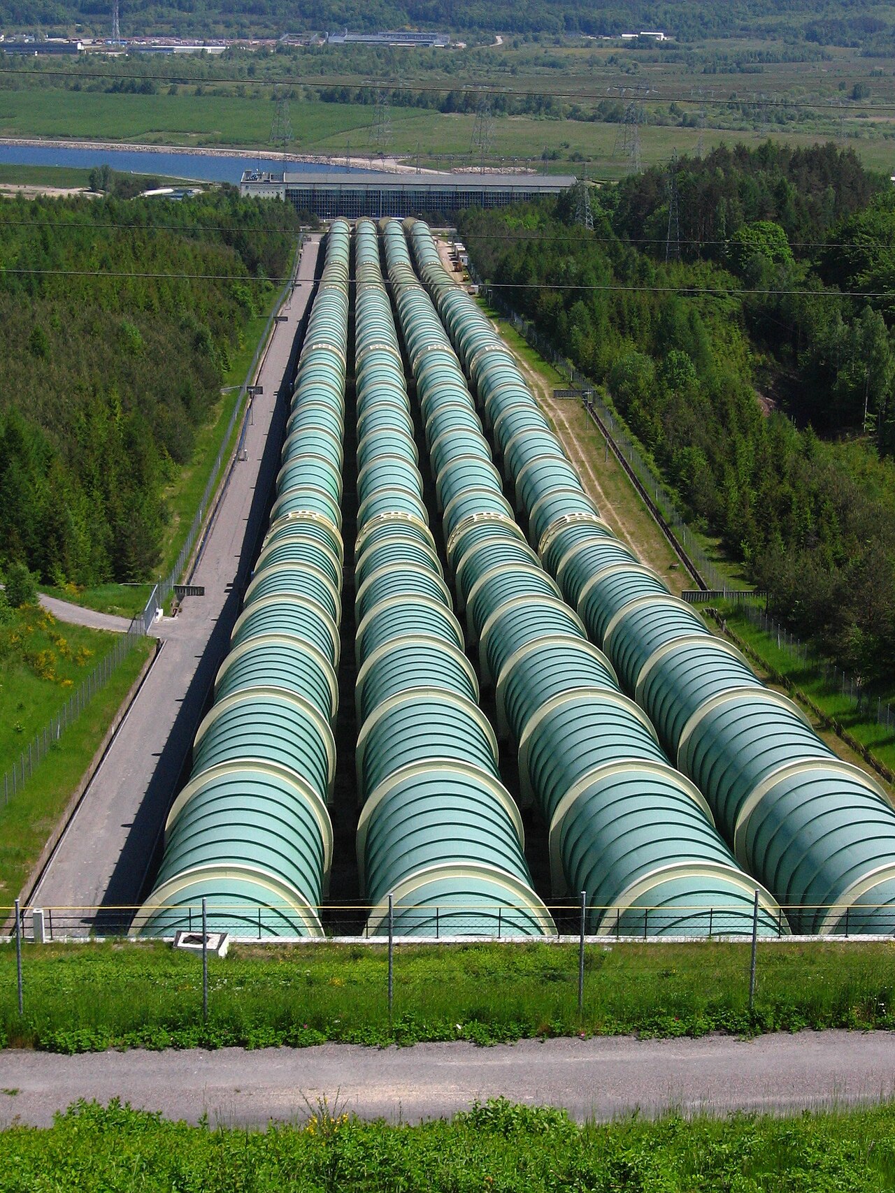 Rurociągi i zbiornik elektrowni szczytowo-pompowej Żarnowiec