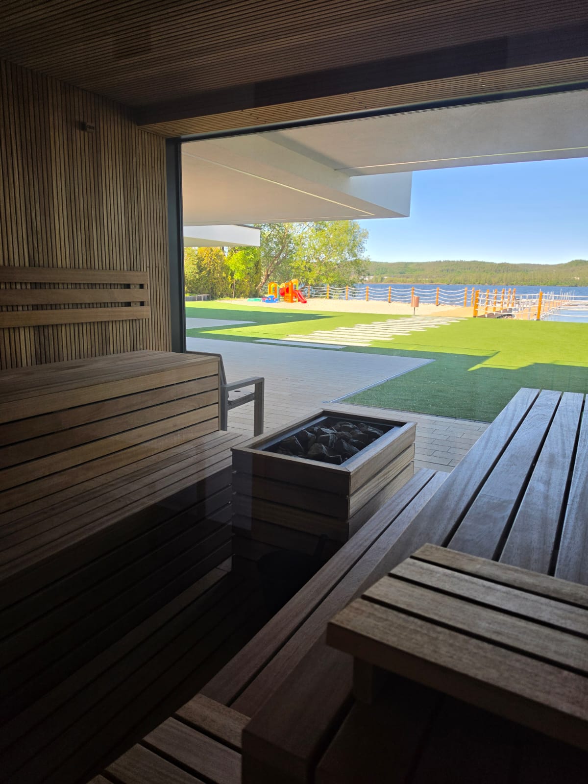 Sauna z widokiem na Jezioro Żarnowieckie i pomost przy Marinie Nadole